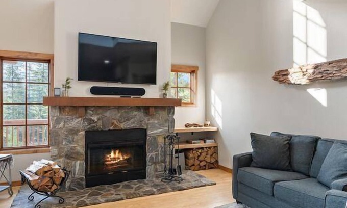 Tamarack Resort House | Ideal 2 BR Townhome|Ski in/Out, Pet Friendly