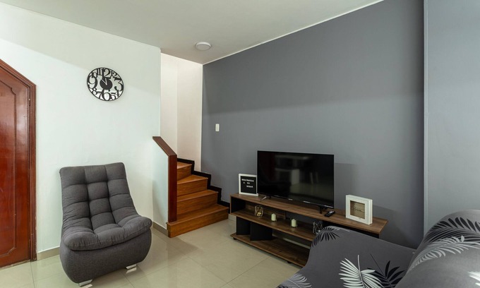 Engativa House | Ideal for families/groups House 8 pax with 2 parking spaces near El Dorado Airport.
