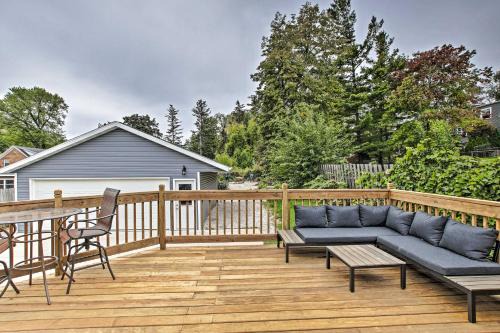 Allouez House | Ideal Green Bay Home Less Than 3 Mi to Lambeau Field!