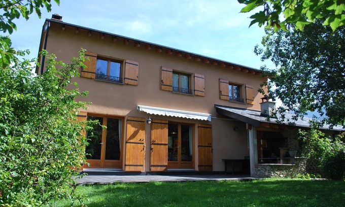 Err House | Ideal house for a family of 8 on ERR, 5 km from Spain and 20 minutes from the slopes.