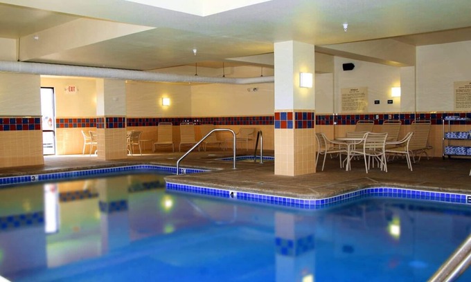 Kingman Hotel | Ideal Kingman Retreat: Free Hot Breakfast & Indoor Pool | Near Downtown