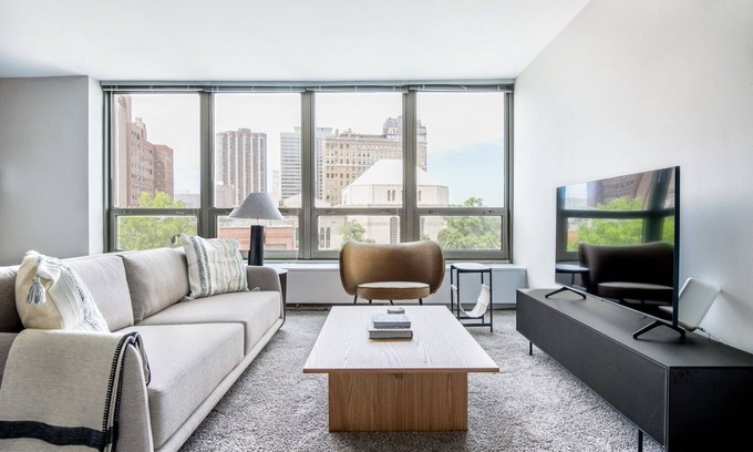 Lake View East Apartment | Ideal Lakeview 1BR w/Deck, Pool & Gym, nr Lincoln Park, by Blueground