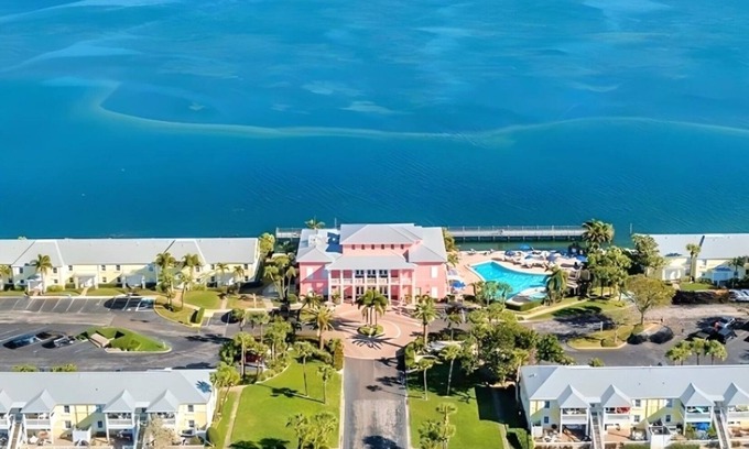 Coquina Key Condo | IDEAL LOCATION FOR BAYFRONT HEALTH & JOHNS HOPKINS ALL CHILDREN'S STAFF!
