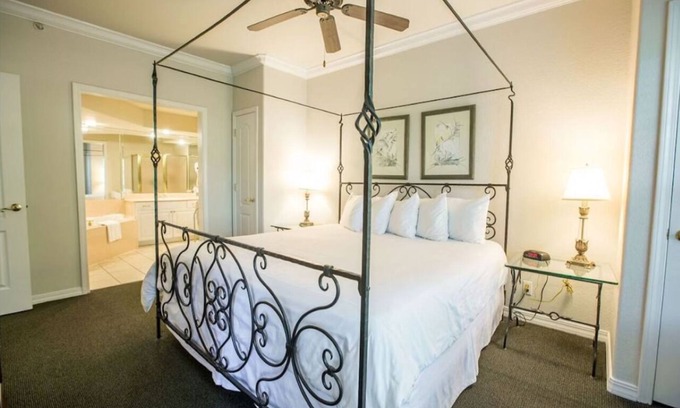 Branson Hotel | Ideal Location in Branson | French Quarter Condo w/Pool & Quick Show Access