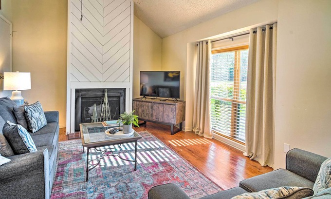 Highlands - Perkins House | Ideally Located Baton Rouge Townhome w/ Yard!