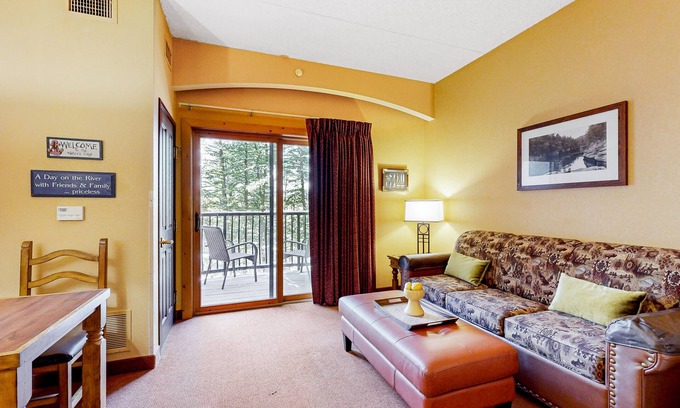 Wisconsin Dells Condo | Ideally located condo with scenic balcony, on-site golf, W/D, & central AC