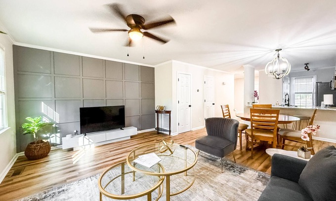 Walnut Creek House | Ideally Situated 2BR 2ensuite Townhome in Raleigh