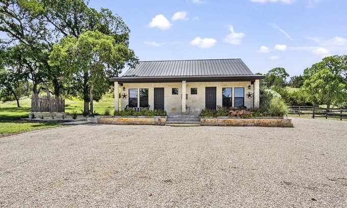 Bandera Cottage | Idyllic Cottage Suite Sanctuary near Medina River in Texas