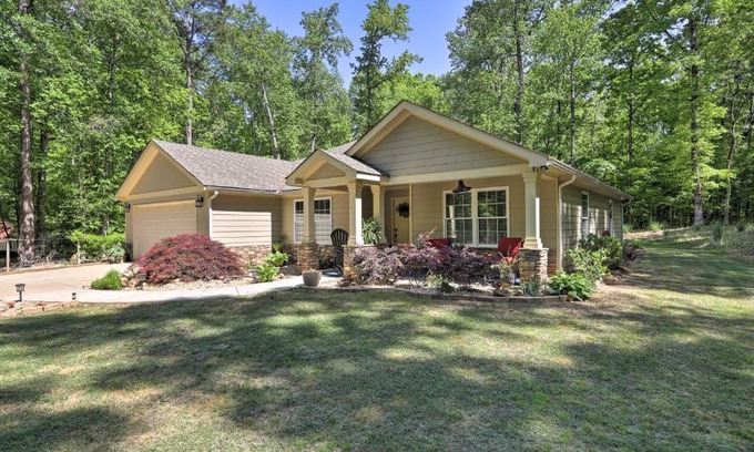 Lake Oconee House | Idyllic Eatonton House with Patio and Lake Access!