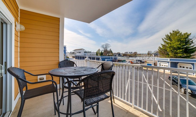 New Buffalo Condo | Idyllic New Buffalo Condo: Walk to Beach & Shops!