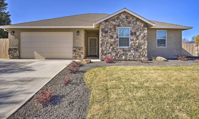 Redding House | Idyllic Redding Retreat ~ 10 Mi to Shasta Dam