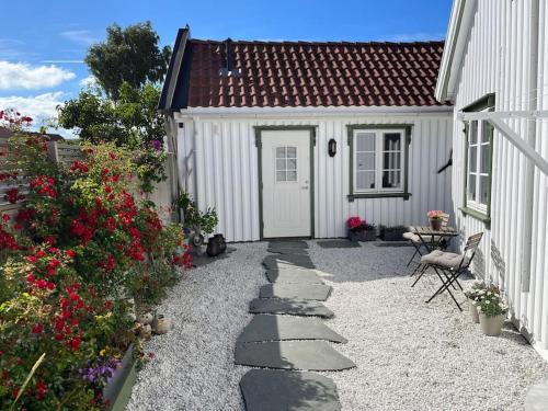 Larvik Apartment | Idyllisk lite anneks med enestående uteplass