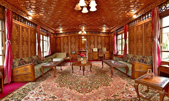 Sudarbal Boat Rental | “If there is a paradise on earth, it is this, it is this, it is this”