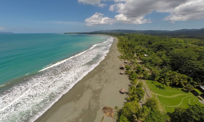 Puerto Jimenez Hotel | Iguana Lodge Beach Resort