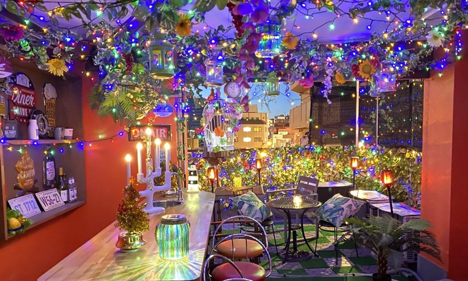 Tsurumi Ward Condo | (iii) Private balcony with bar counter! Many minions welcome you! Kyocera Dome 9 min, USJ 20 min, JR. subway Taisho station 3 min, 4 min / 9 Guests! Dotonbori 6 min.