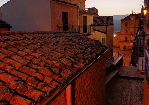 Gangi House | Il vicolo dei tetti