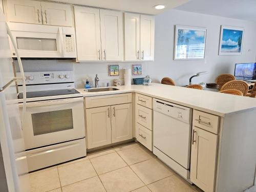 Waikiki Apartment | Ilikai Tower 931 Yacht Harbor View 1BR