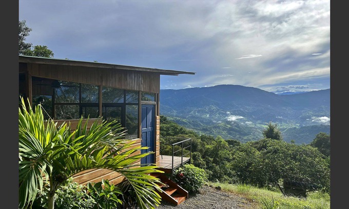 Savegre Cottage | Illuminated Vision / Vision Iluminada