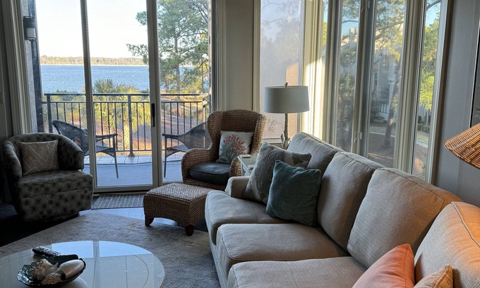 South Beach Villa | Immaculate,170 5-Star Reviews, Amazing Views, Updated, Free Tennis, Pool, 3 BR