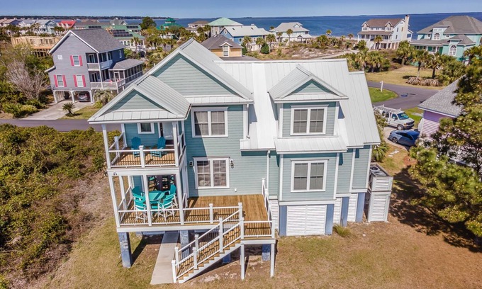 Beachwalk House | Immaculate Low Country Oasis on Harbor Island