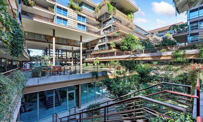 Fashion Square Condo | Impressive ground unit located in Old Town Scottsdale. 2 beds, 2 baths.