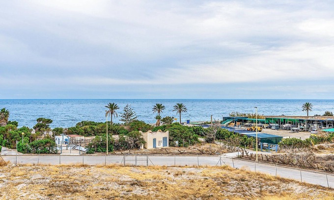 Lujar Apartment | In a very quiet area of Costa Tropica welcomes you this beautiful apartment with sea view.