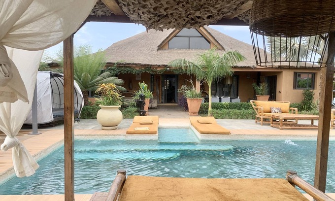Nianing Villa | In an idyllic setting, refined interior, ethnic chic and industrial style