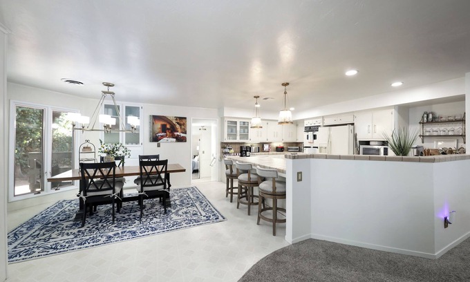 Baker Street House | In the Desirable Upper La Cresta neighborhood, 3bedroom, 1minute walk to bluffs