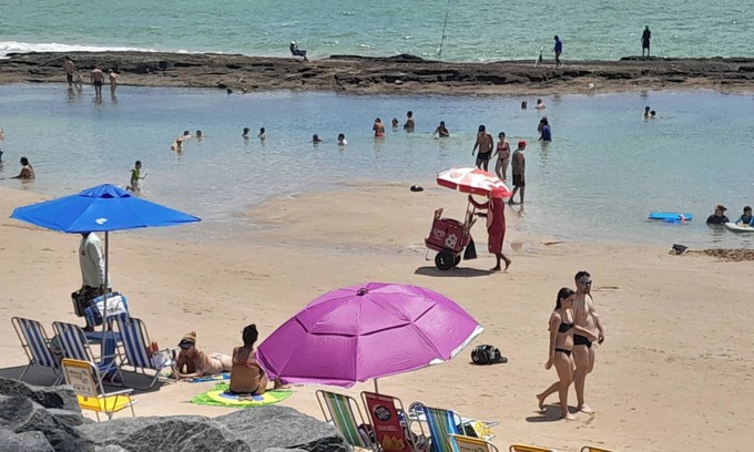 Boa Viagem Apartment | In the heart of Boa Viagem with view of Pracinha,it accommodates up to 3 guests.