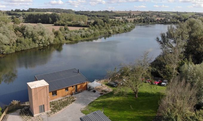 Recques-sur-Course Ski Chalet | In the heart of the Opal Coast, a house on stilts by the lake