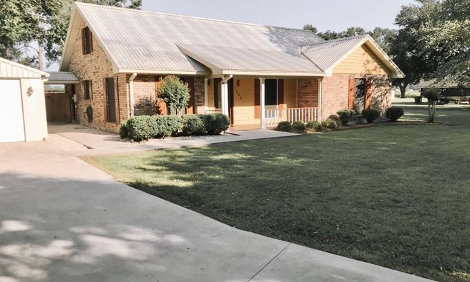 Breaux Bridge House | In the heart of Cajun country! Entire home with pool.