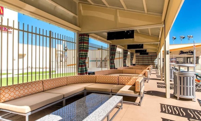 Laughlin House | In the Middle of It All! 4 Spacious Units, Game Rooms, Casino, Onsite Dining!