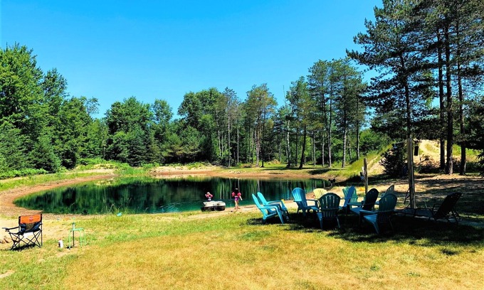 Free Soil House | In The Woods - Pet Friendly Waterfront