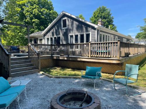 Union Pier House | In Union Pier! By Beach with 5 bedrooms, jacuzzi, yard