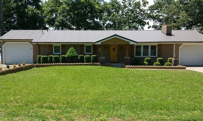 Cadiz House | Includes weekday pontoon! National Park, OHV Trails, Bike Trails, Walk Trails