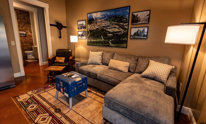 Laurel Apartment | Incognito #1: Located Steps from the Scotsman General Store - Downtown Laurel