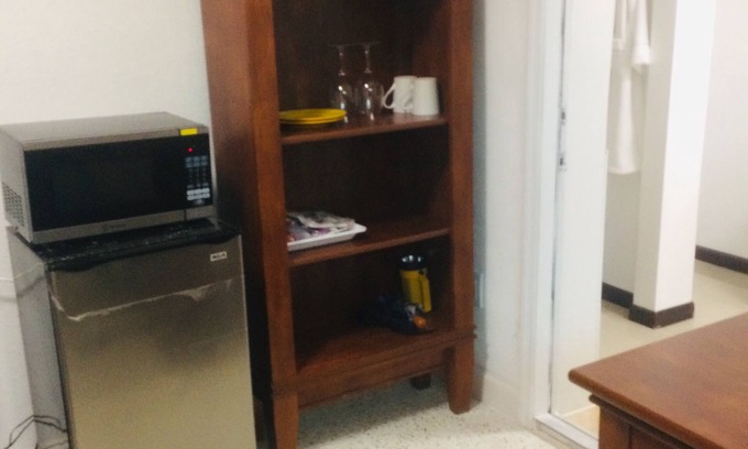 Little Havana Cottage | Incredible 3 miles from Miami Airport! Marlins Stadium, downtown, Free Parking