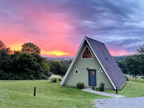 Makanda House | Incredible A-frame with Fabulous Panoramic Views and Hot-tub in Makanda, Illinois