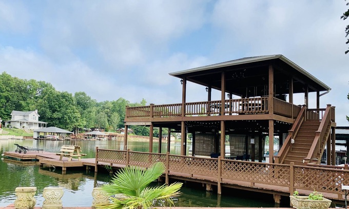 Fortson House | Incredible Lake Harding Waterfront home!
