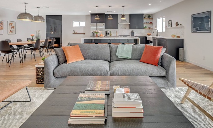 Paradise Villa | Incredible Modern Home, Comfortable/Stylish, Located Minutes From The Strip!