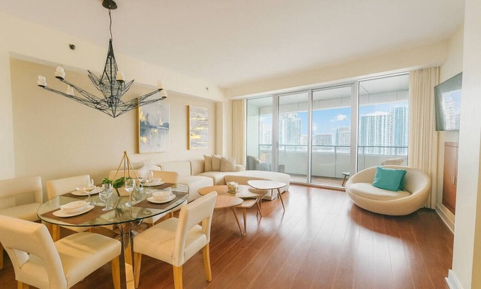 Brickell Apartment | Incredible Views - Brickell