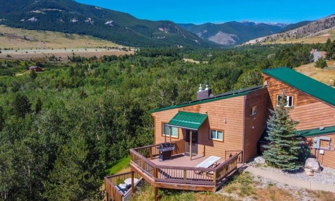 Red Lodge House | Incredible Views - Sleeps 19 People- Perfectly Situated Between Red Lodge Mountain and Downtown!