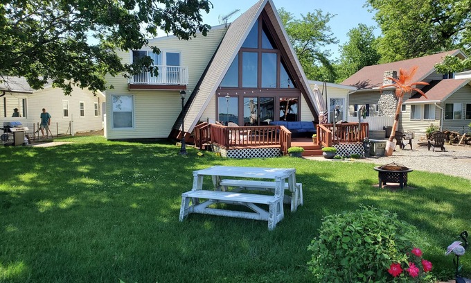 Lakeview House | Indian Lake - Spacious Lakefront Family Getaway.