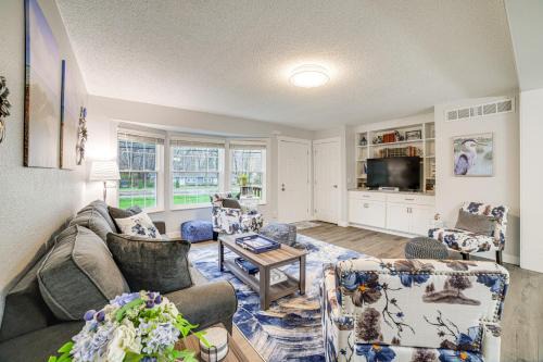 Town of Pines House | Indiana Dunes Home with Gas Grill 1 Mi to Beach!