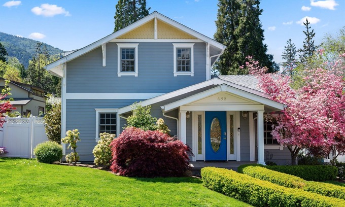 Ashland House | Indulgent Retreat: 3 King Suites, Pool & Hot Tub