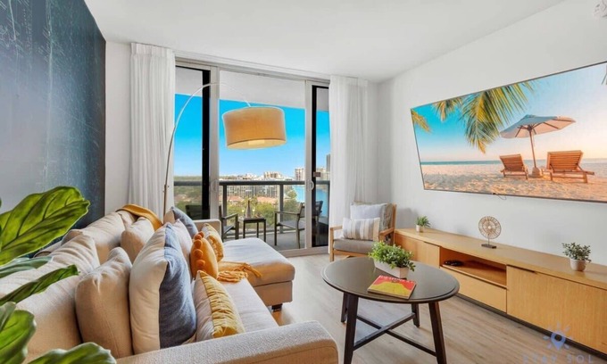 Hallandale Beach Apartment | Infinite Views + Amazing Pool + Gym + Near Beach