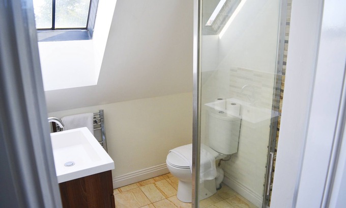 Beverley House | Ingle Mews - Accomadates 1 - 7 people