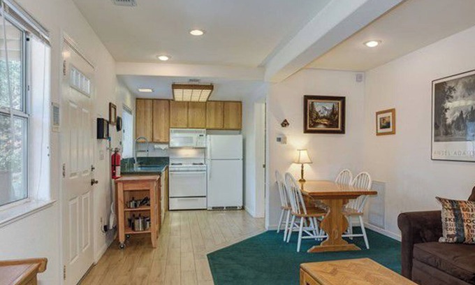 Yosemite West Cabin | INSIDE the Gate of Yosemite Park! WiFi Cozy