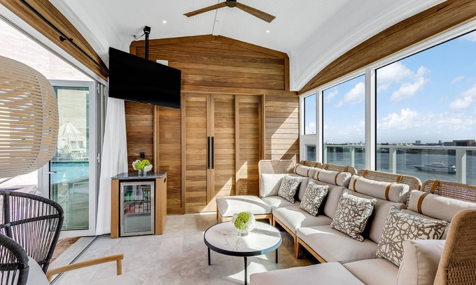 Downtown Miami Hotel | InterContinental Miami by IHG