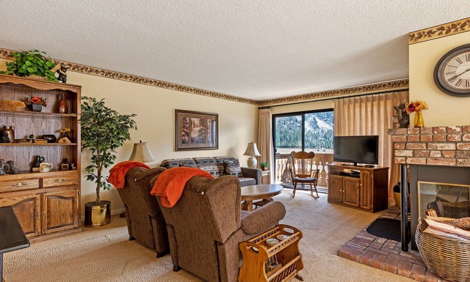 June Lake Condo | Interlaken 1, cozy two-bedroom condo